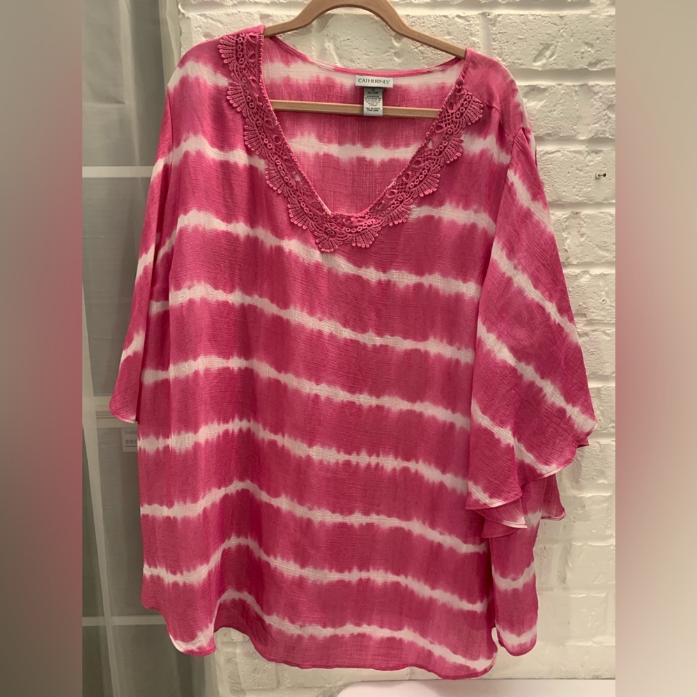 25% off listed price. Pink & white summer blouse. Airy & comfy